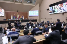 Rumo ao ‘Tampão’: ALEAM aprova rito sucessório e marca eleição para maio