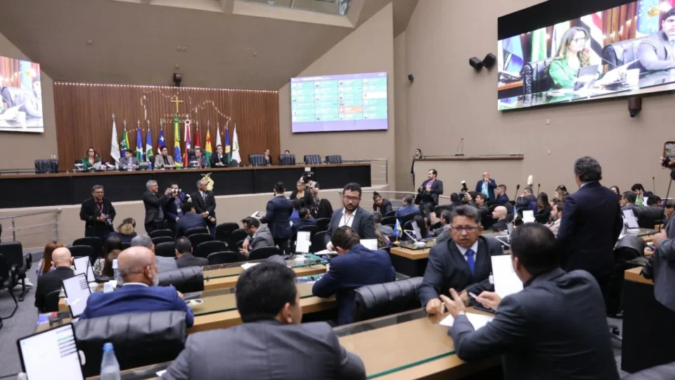 Rumo ao ‘Tampão’: ALEAM aprova rito sucessório e marca eleição para maio