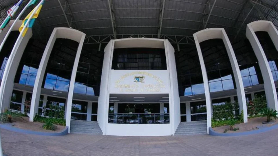 Deputados de Roraima gastam R$ 1,2 milhão em viagens; parlamentares alegam alto custo logístico e agendas técnicas