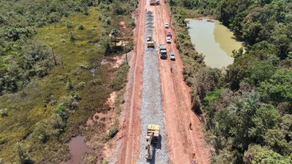 Justiça Federal suspende editais para obras na BR-319 e políticos reagem