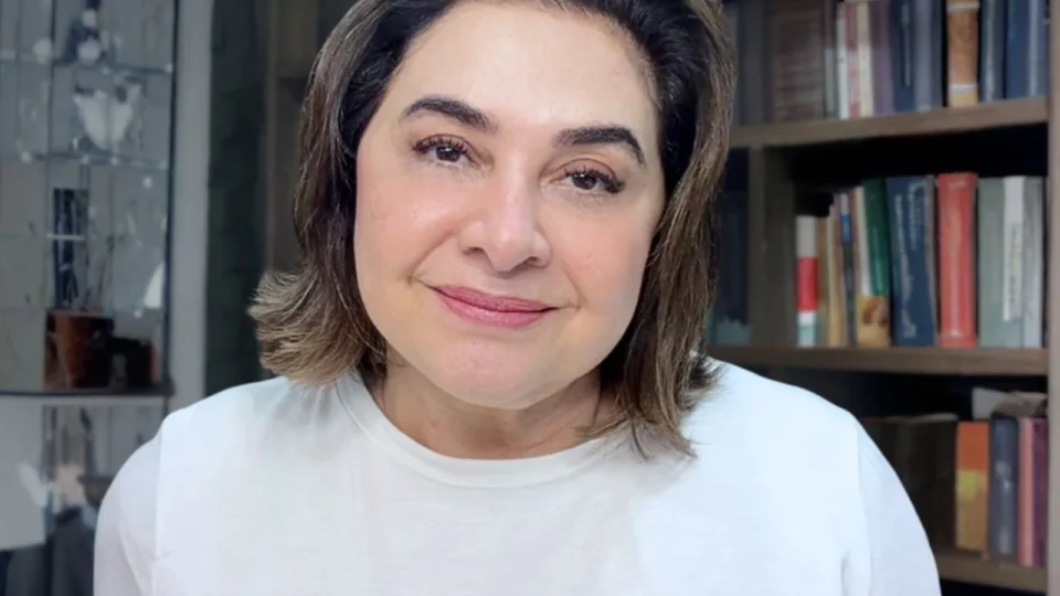 Maria do Carmo confronta “maquiagem política” no Abril Azul e exige respeito às mães atípicas