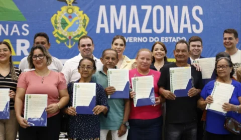 Roberto Cidade entrega 500 títulos definitivos e amplia regularização fundiária para mais de 22 mil famílias
