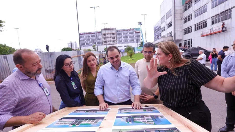 Roberto Cidade vistoria reta final do Complexo Hospitalar Sul; 95% das obras concluídas