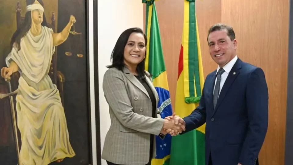 Presidente do TJ-AC assume Governo do Acre durante agenda de Mailza Assis em Manaus