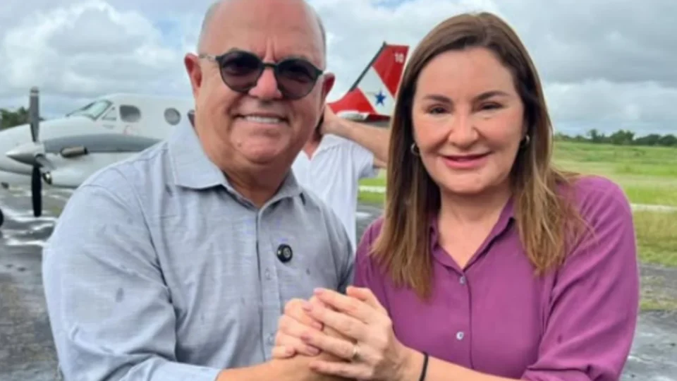 Gesto de ‘cortesia’ do prefeito Claudionor com governadora gera onda de memes e críticas nas redes sociais