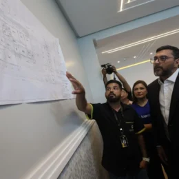 Wilson Lima vistoria Centro de Atenção Juventude TEA e confirma entrega para este mês