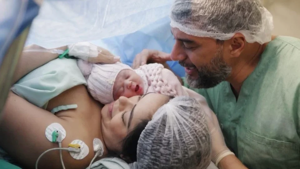 Nasce Helena, filha de Wilson Lima; anúncio ocorre em meio à consolidação da pré-candidatura ao Senado