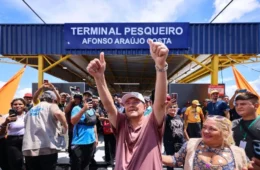 Eduardo Braga celebra 152 anos de Itacoatiara com entrega de terminais pesqueiros e vistorias em obras