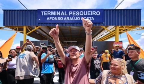 Eduardo Braga celebra 152 anos de Itacoatiara com entrega de terminais pesqueiros e vistorias em obras