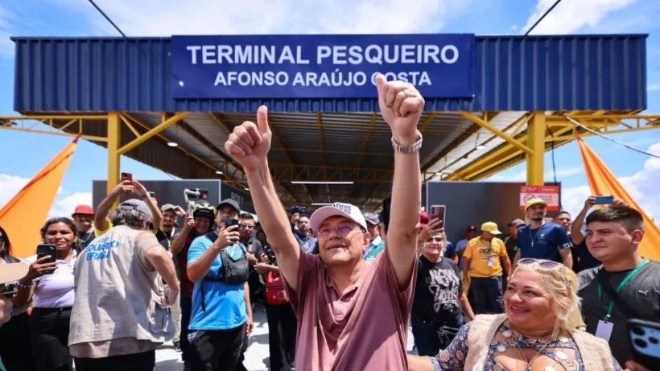 Eduardo Braga celebra 152 anos de Itacoatiara com entrega de terminais pesqueiros e vistorias em obras