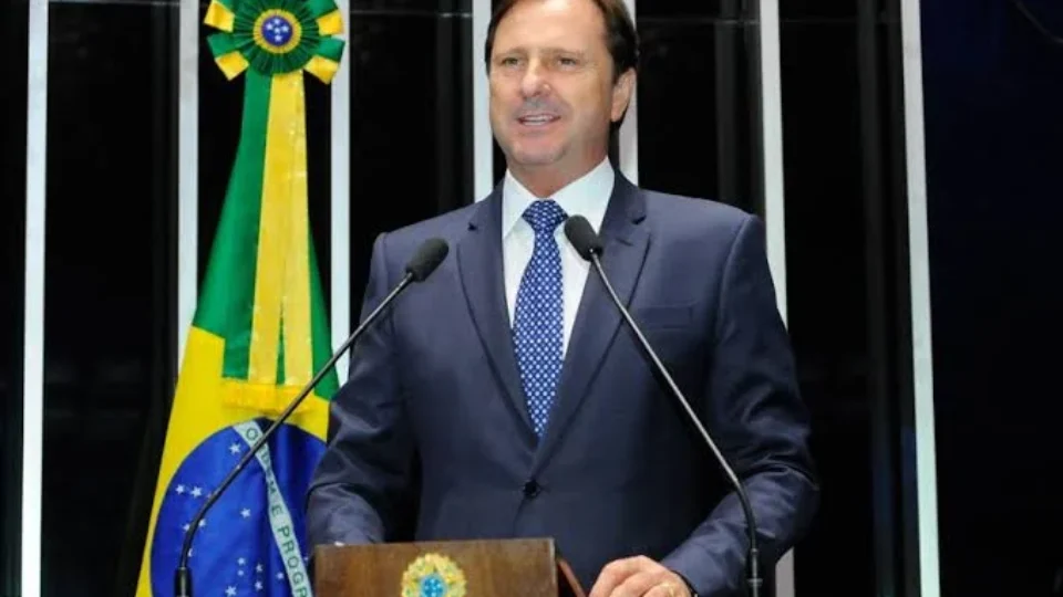 Relator do TRE-RO vota contra Acir Gurgacz e mantém inelegibilidade até 2030