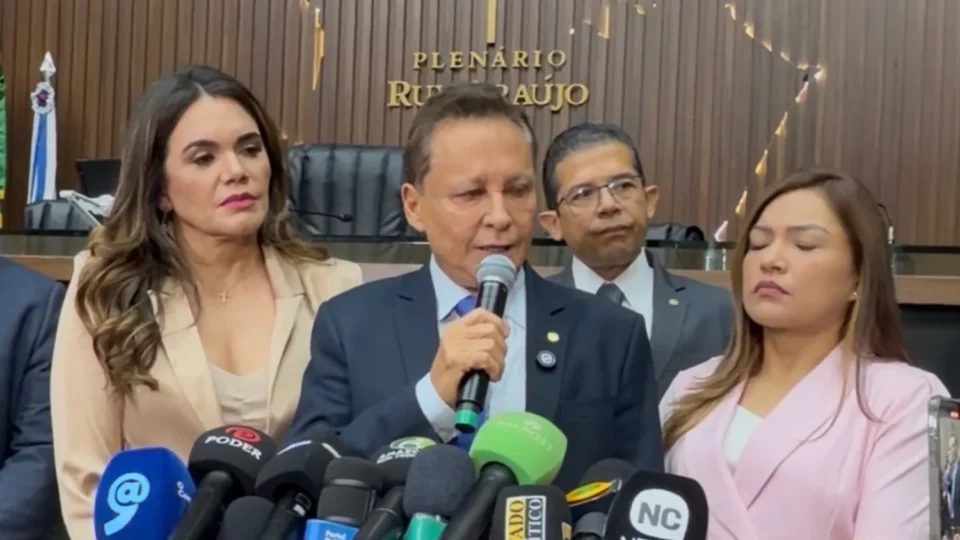 Solenidade de posse de Roberto Cidade e Serafim Corrêa ocorre nesta tarde, diz presidente da Aleam