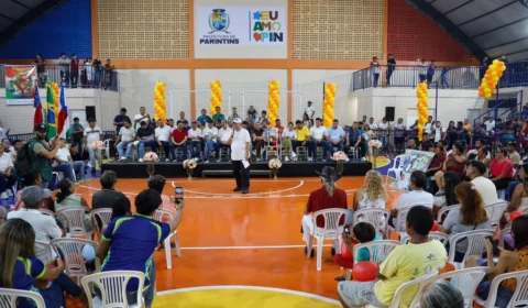 Eduardo Braga acompanha obras, reforça investimentos e inaugura ginásio em comunidade de Parintins