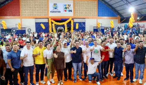 Omar Aziz reforça investimentos em educação, esporte e segurança durante agenda em Parintins