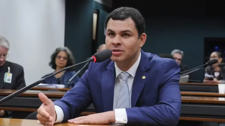 Aleam vai discutir fim da escala 6×1 em audiência pública articulada por Saullo Vianna