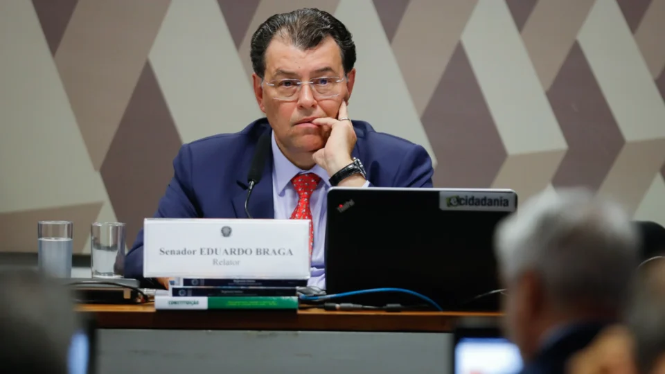 Eduardo Braga rebate ataques à Zona Franca