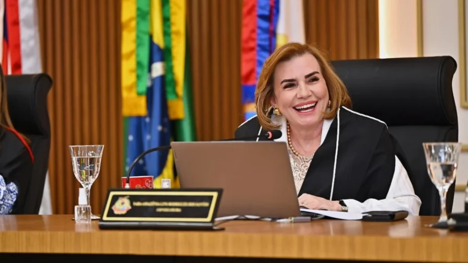 Projeto da nova Lei Orgânica do TCE-AM pode abrir caminho para reeleição de Yara Lins