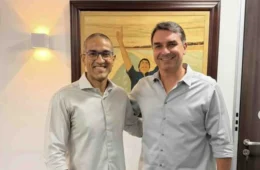 Flávio Bolsonaro parabeniza Arthur Henrique após votação em Roraima e pede respeito à vontade do eleitor
