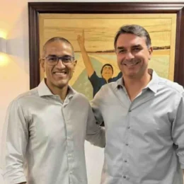 Flávio Bolsonaro parabeniza Arthur Henrique após votação em Roraima e pede respeito à vontade do eleitor