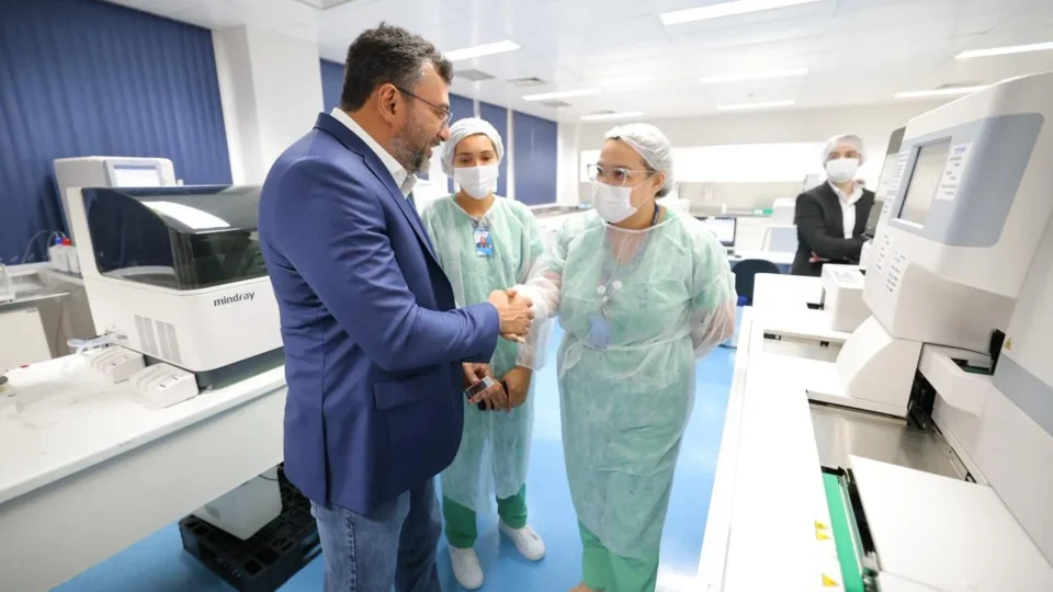 Wilson Lima afirma que legado na saúde vai além de obras e cita avanços do Delphina Aziz