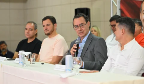 Em visita a Manaus, Augusto Cury defende o fim da polarização política no Brasil