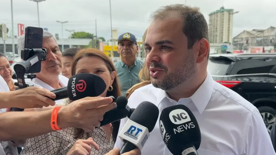 Roberto Cidade rebate acusações de Salazar e diz que está focado em governar o Amazonas
