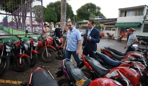 Roberto Cidade acompanha entrega de 47 motocicletas recuperadas pela Polícia Civil no Amazonas