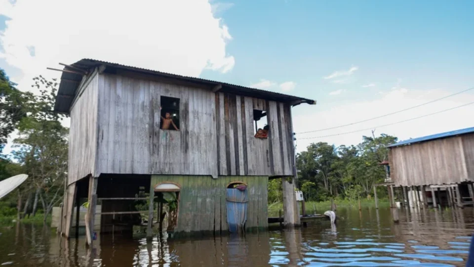 TCE-AM alerta Governo do Amazonas e prefeituras sobre risco de enchentes e eventos climáticos extremos