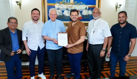 Renato Junior entrega títulos definitivos e garante segurança jurídica para imóveis em Manaus