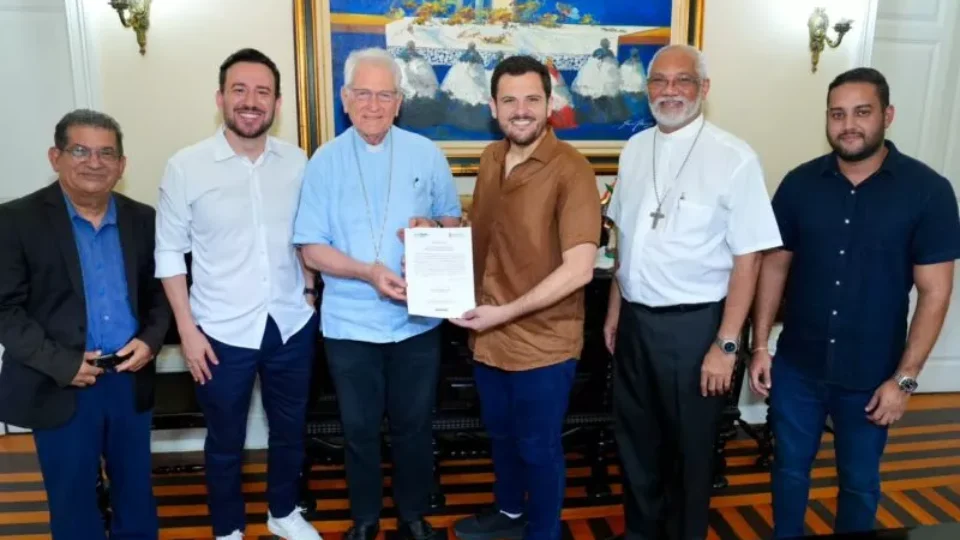 Renato Junior entrega títulos definitivos e garante segurança jurídica para imóveis em Manaus