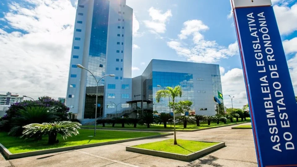 ALE-RO aprova projeto que exige autorização dos pais para atividades escolares sobre gênero