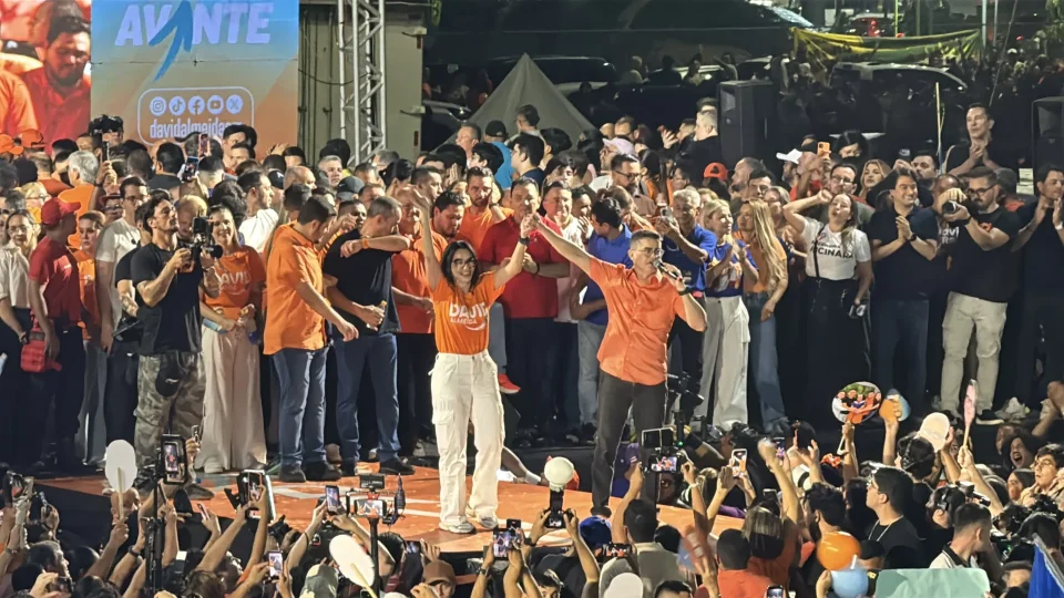 David Almeida oficializa candidatura ao Governo do Amazonas e apresenta aliança com 93 candidatos ao Legislativo