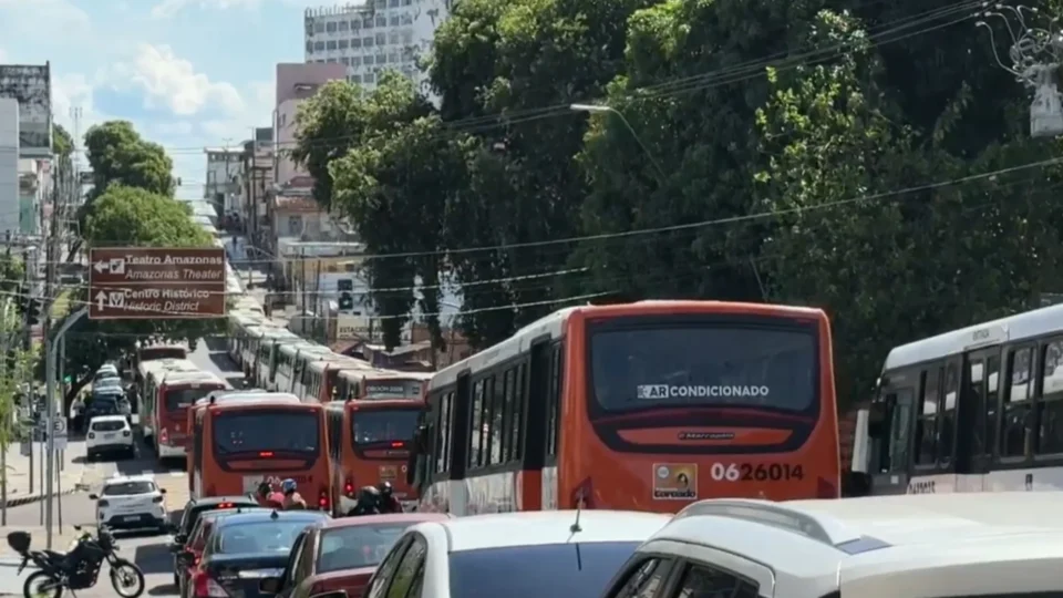 TRT-11 declara greve dos rodoviários abusiva e determina circulação mínima de ônibus em Manaus