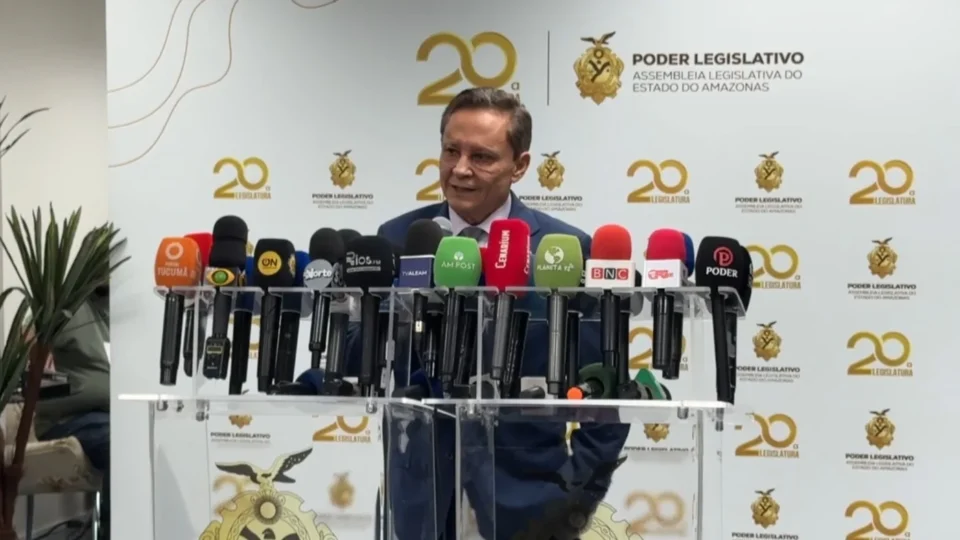 Adjuto Afonso é eleito presidente da Aleam e promete independência na condução da Casa