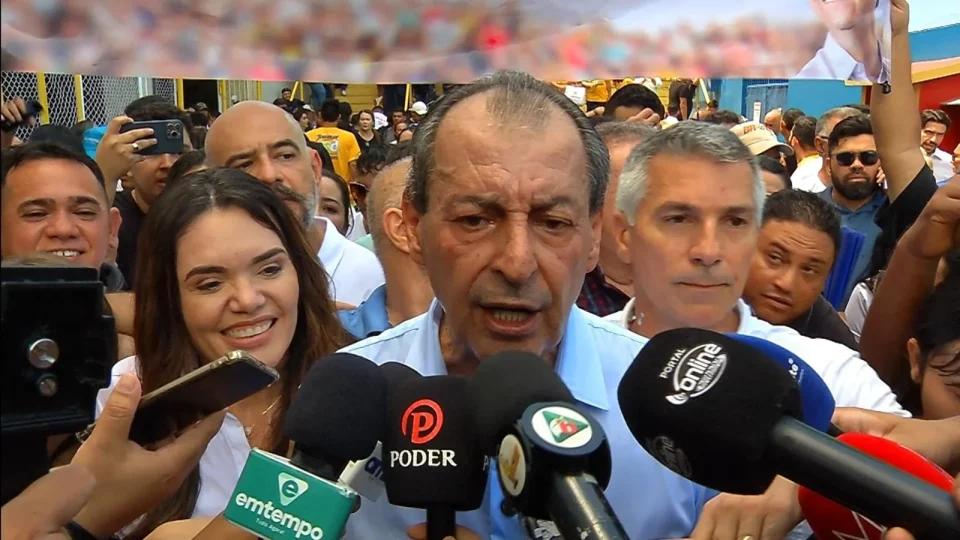 Convenção oficializa Omar Aziz e reúne 49 prefeitos em demonstração de força política no Amazonas
