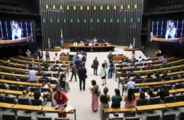 Cinco deputados do Pará votam contra urgência de projeto que criminaliza a misoginia