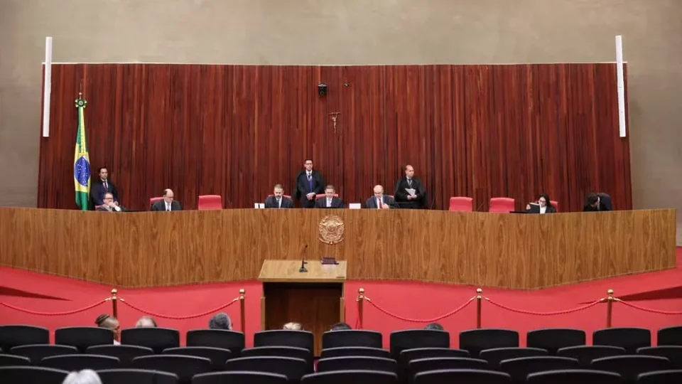 TSE adia decisão sobre eleição suplementar em Roraima e aguarda julgamento definitivo do STF