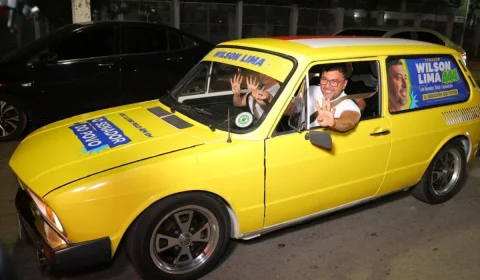 A bordo de Brasília amarela, Wilson Lima leva número 444 às ruas de Manaus