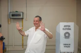 Pesquisa DMP: Omar lidera disputa pelo Governo do Amazonas e Maria do Carmo assume segundo lugar