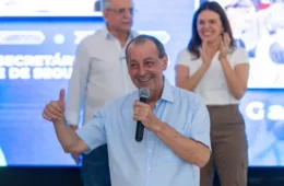 Omar Aziz lidera, mas Eficaz aponta quatro candidatos em empate técnico no Amazonas