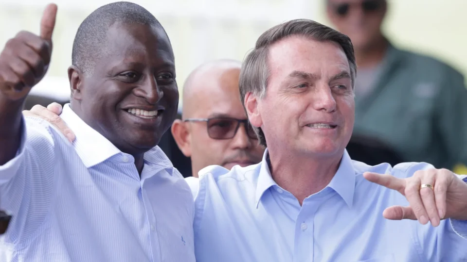 MPE quer impedir deputado de usar nome “Hélio Bolsonaro” em eleição ao Senado por RR