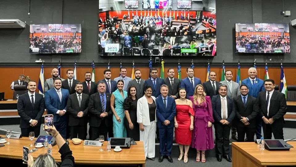 Depois de 60 dias sem trabalhar, deputados ampliam “férias” até setembro