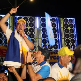 Vicentinho Júnior é oficializado candidato ao Governo do Tocantins; apagão interrompe discurso durante convenção