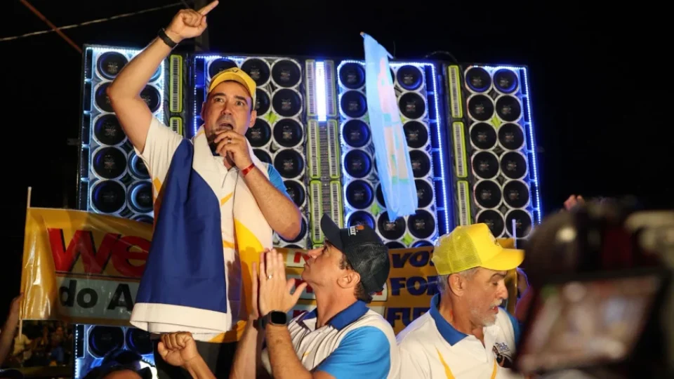 Vicentinho Júnior é oficializado candidato ao Governo do Tocantins; apagão interrompe discurso durante convenção
