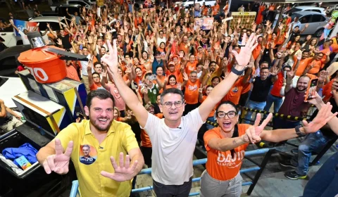 David Almeida inicia campanha ao Governo do Amazonas com adesivaço em Manaus