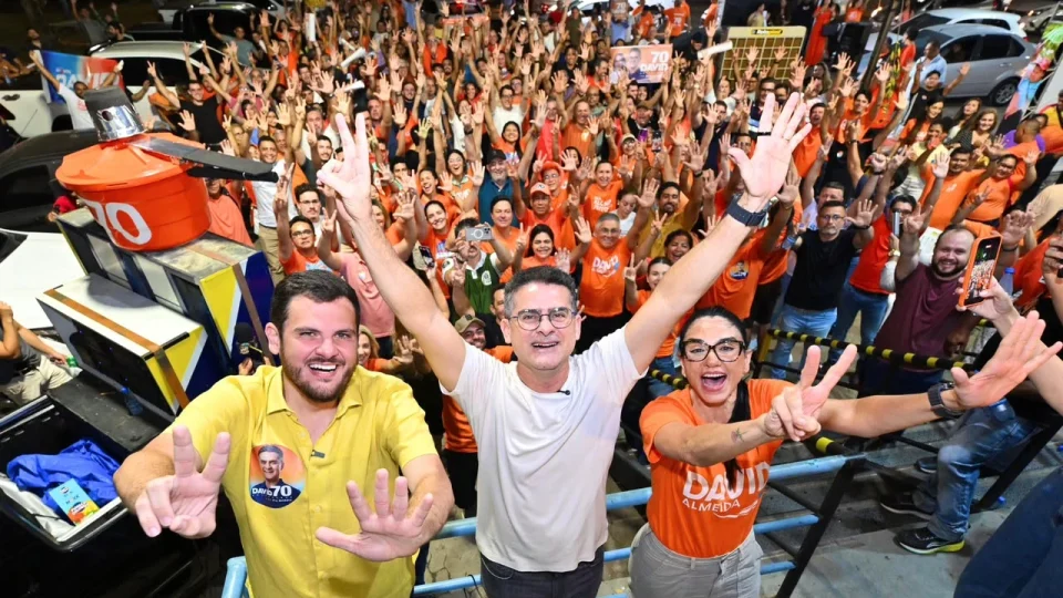 David Almeida inicia campanha ao Governo do Amazonas com adesivaço em Manaus