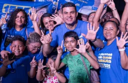 Saullo Vianna inicia campanha à reeleição com adesivaço em Manaus