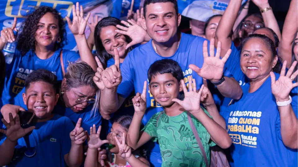 Saullo Vianna inicia campanha à reeleição com adesivaço em Manaus