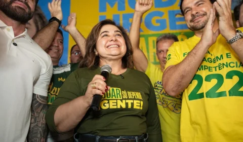 Maria do Carmo inicia campanha com adesivaço na Zona Oeste de Manaus