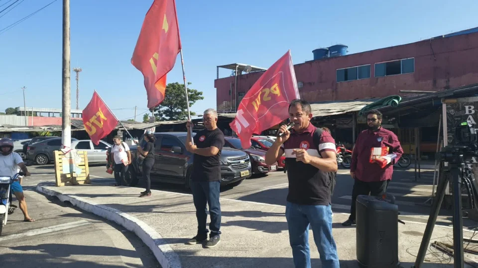 Gilberto Vasconcelos abre campanha com panfletagem na Zona Leste de Manaus